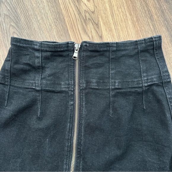 We The Free People Women Size 25 (2) Black Denim Zip Front Mini Skirt 14” Grunge - Picture 5 of 7